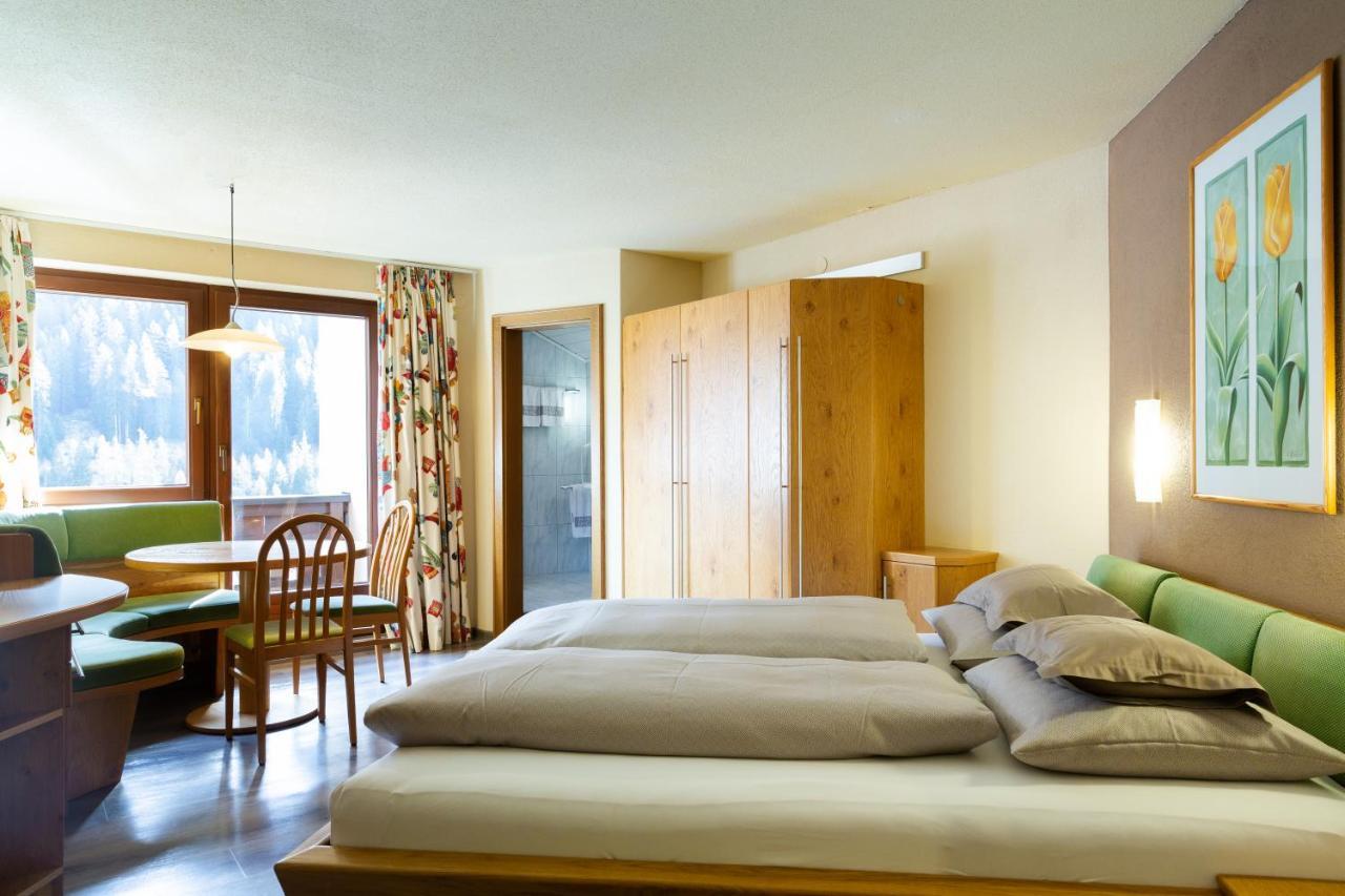 Doppelzimmer mit Balkon