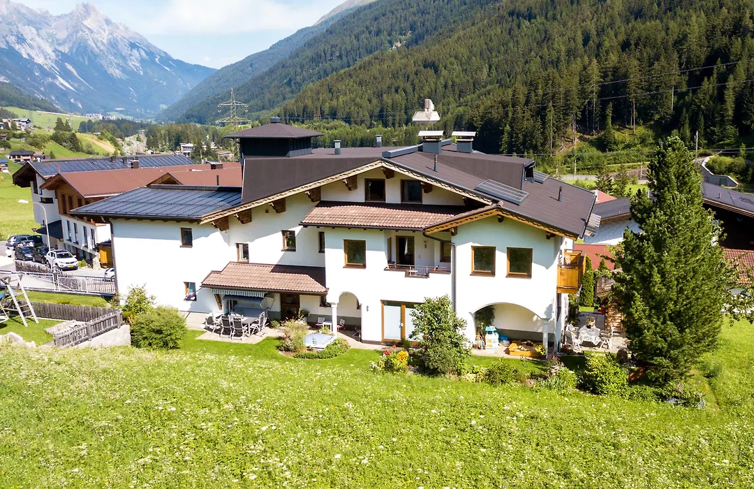 Hotel Garni Feuerstein-1