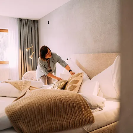 Quality Hosts Arlberg - Afoch Fei - Das Landhaus I Sommerkarte Premium-2